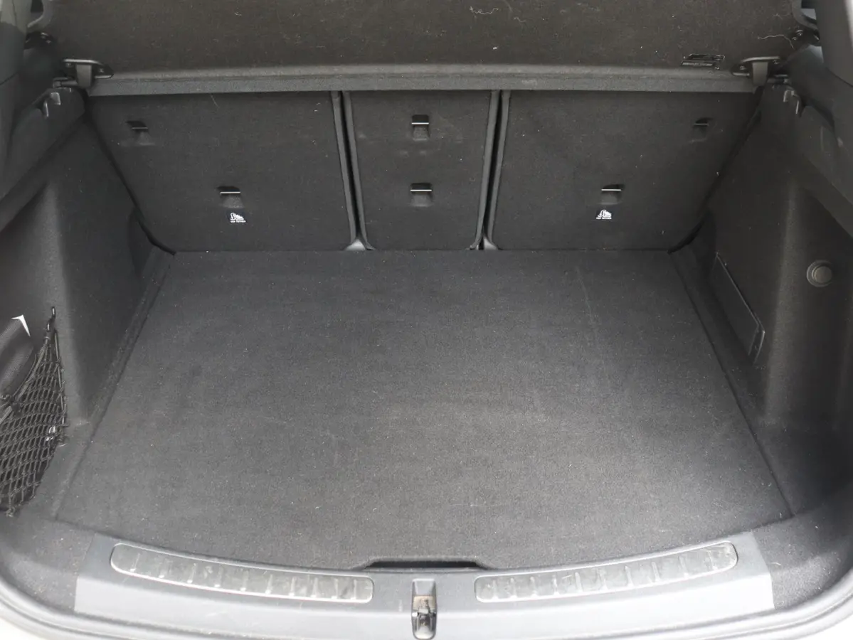 Cooper | Classic + Panodak + Sportstoelen + Apple Carplay + Camera + Verwarmbare Voorstoelen + Comfort Access + Elektr. Achterklep + 18" LM Pin Spoke zwart