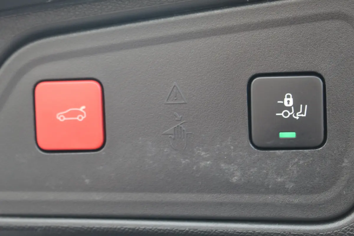 1.6 HYbrid 225 GT Pack Business | UNIEK ! | Leder | Memory | Adaptive Cruise & Drive Assist | Elec. Achterklep | Pdc | Camera | | UNIEK ! | Leder | Memory | Adaptive Cruise & Drive Assist | 