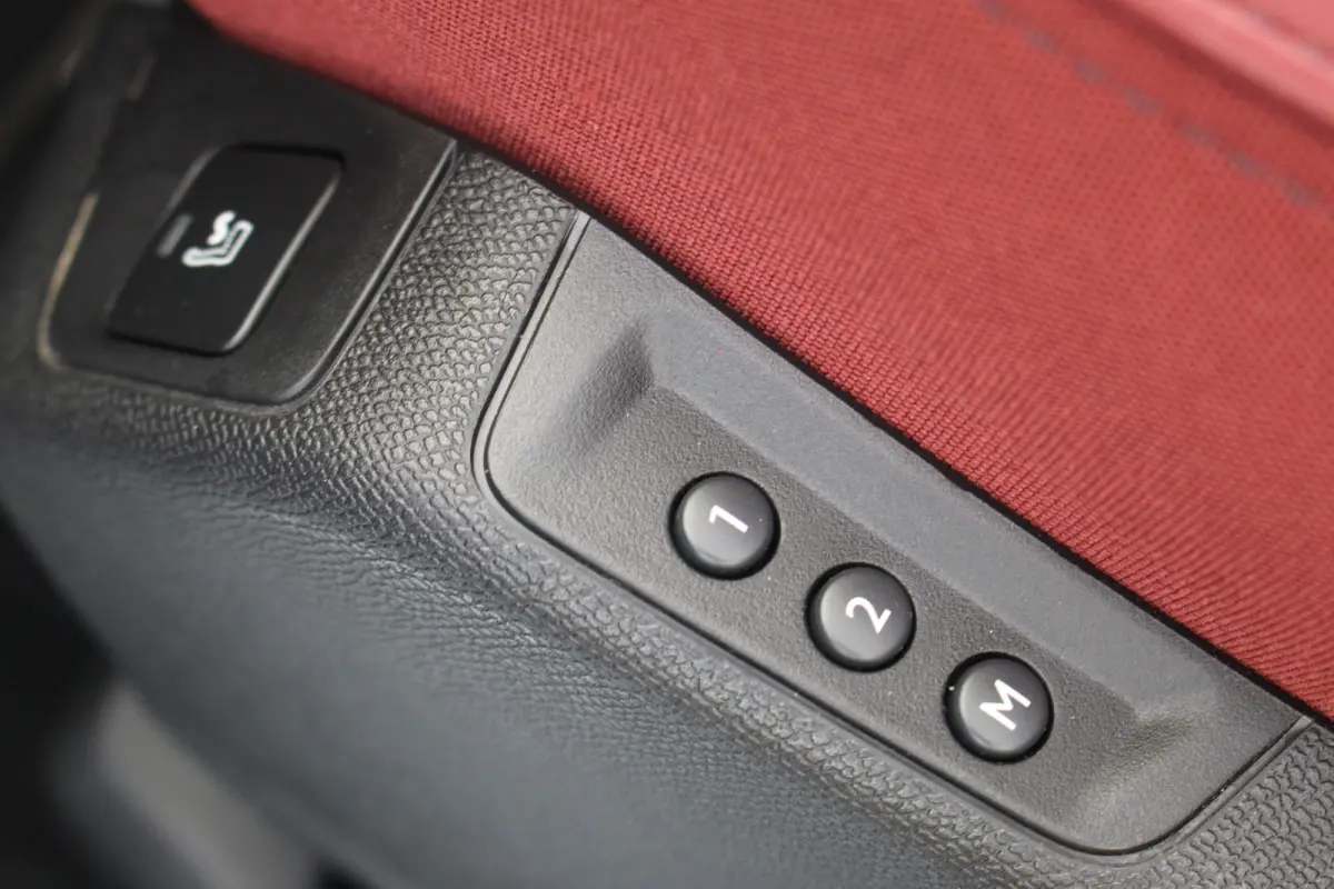 1.6 HYbrid 225 GT Pack Business | UNIEK ! | Leder | Memory | Adaptive Cruise & Drive Assist | Elec. Achterklep | Pdc | Camera | | UNIEK ! | Leder | Memory | Adaptive Cruise & Drive Assist | 