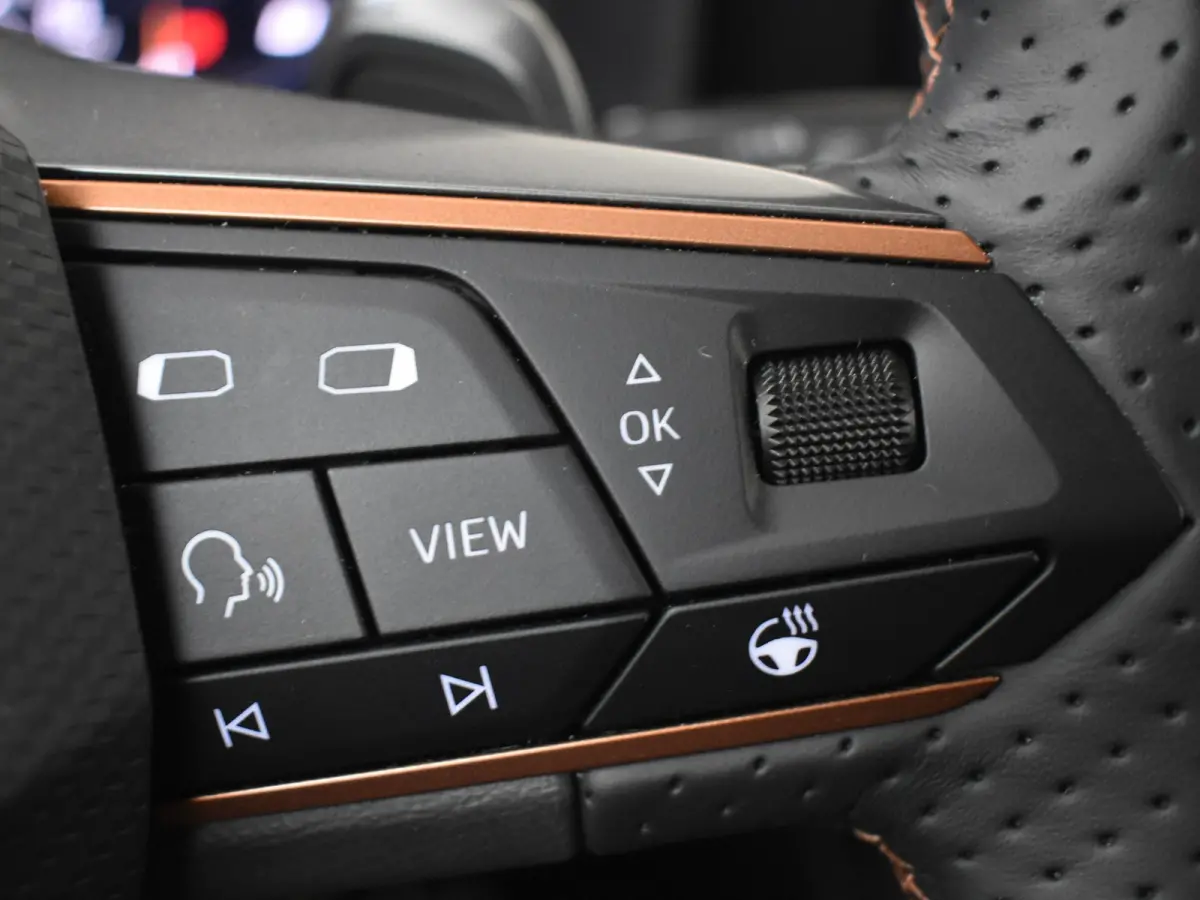 1.4 e-Hybrid VZ Performance 245PK | Achteruitrijcamera | Apple carplay Android auto | Stoel/Stuurverwarming | Cruise control adaptief | Dodehoek detectie | Keyless Entry/Start | Navigatie  |