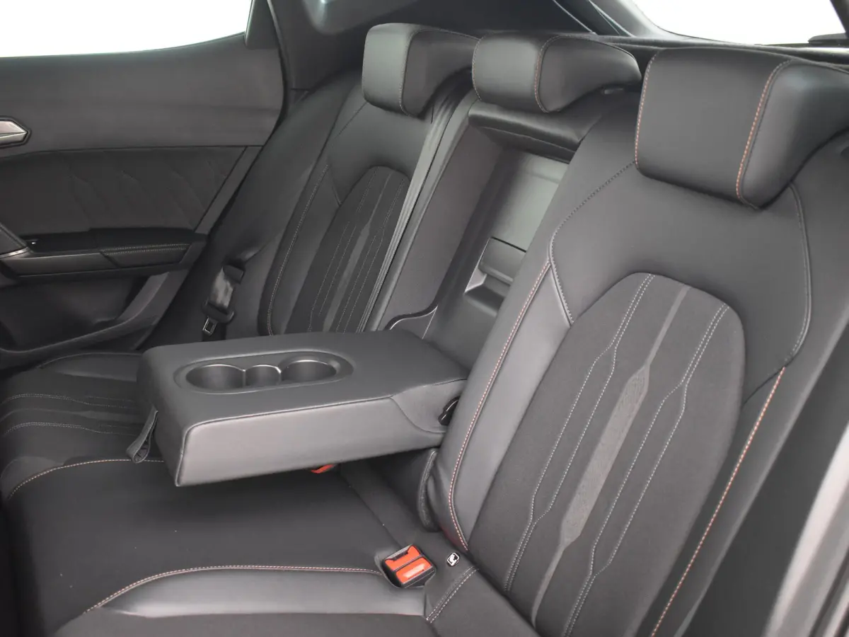 1.4 e-Hybrid VZ Performance 245PK | Achteruitrijcamera | Apple carplay Android auto | Stoel/Stuurverwarming | Cruise control adaptief | Dodehoek detectie | Keyless Entry/Start | Navigatie  |