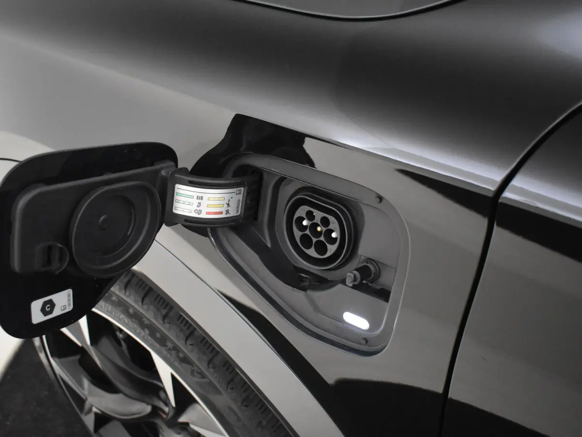 1.4 e-Hybrid VZ Performance 245PK | Achteruitrijcamera | Apple carplay Android auto | Stoel/Stuurverwarming | Cruise control adaptief | Dodehoek detectie | Keyless Entry/Start | Navigatie  |