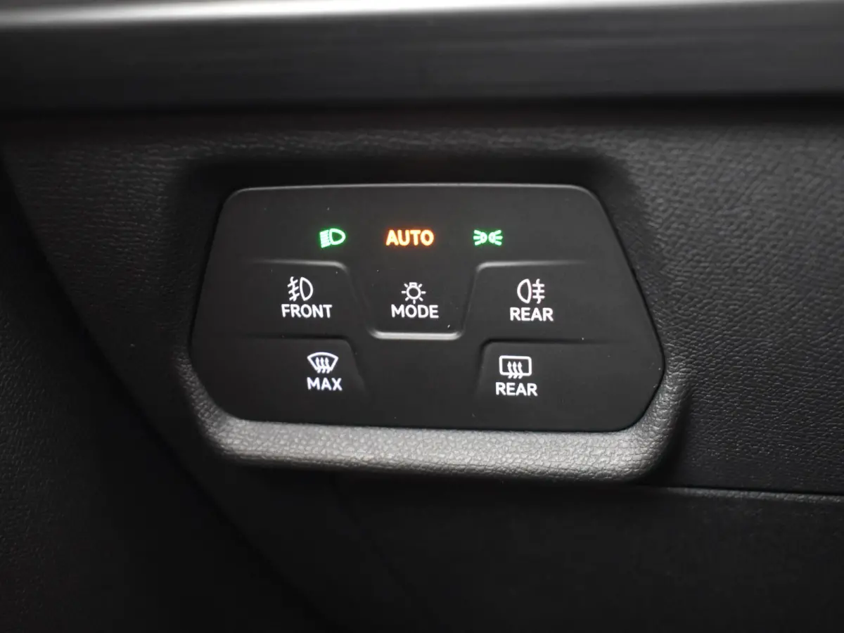 1.4 e-Hybrid VZ Performance 245PK | Achteruitrijcamera | Apple carplay Android auto | Stoel/Stuurverwarming | Cruise control adaptief | Dodehoek detectie | Keyless Entry/Start | Navigatie  |