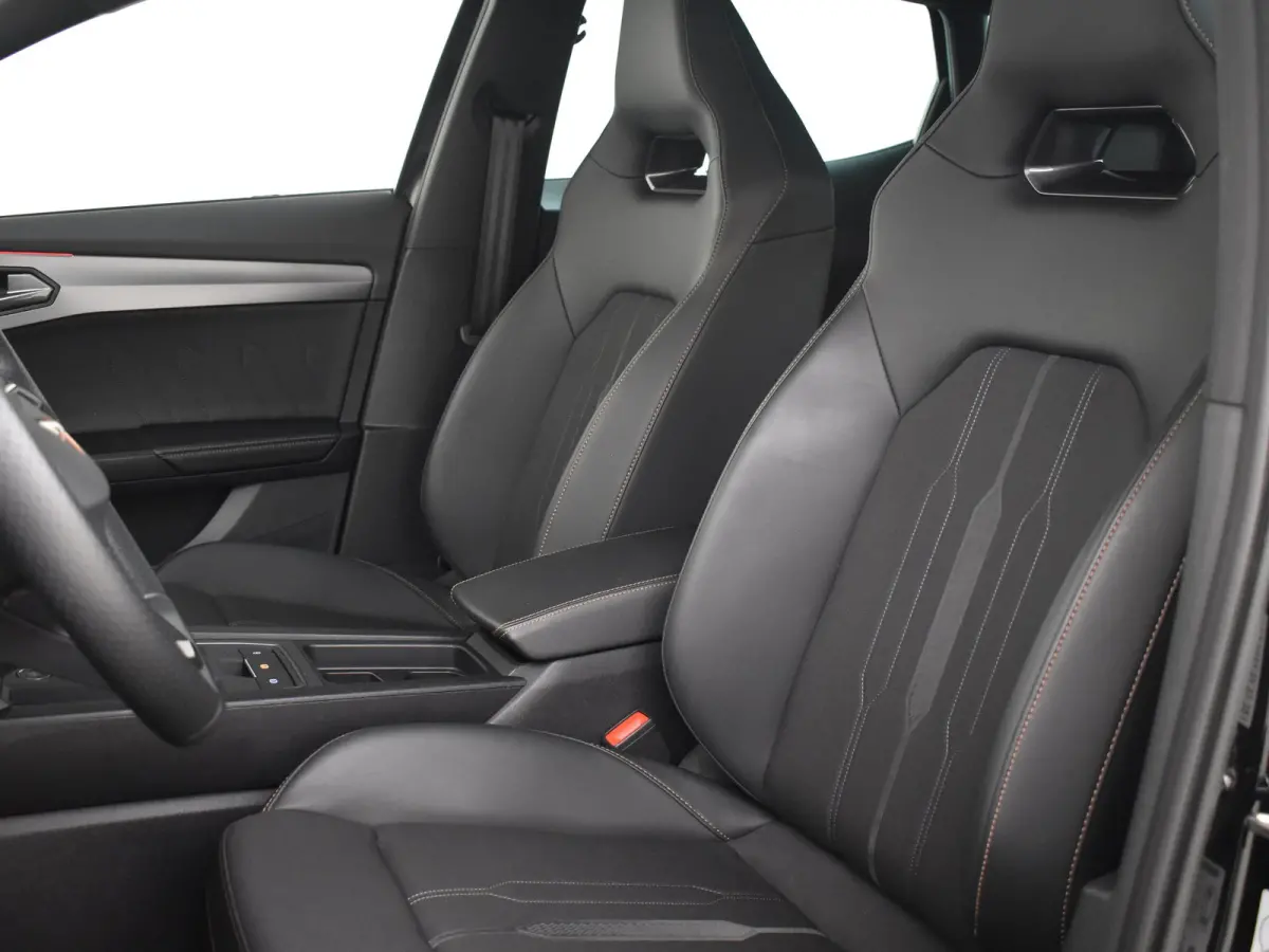1.4 e-Hybrid VZ Performance 245PK | Achteruitrijcamera | Apple carplay Android auto | Stoel/Stuurverwarming | Cruise control adaptief | Dodehoek detectie | Keyless Entry/Start | Navigatie  |