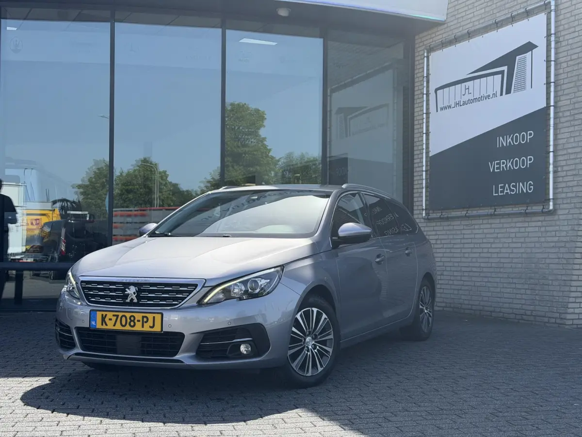 1.2 Allure*ECC*ACC*NAVI*CAM*CARPLAY*