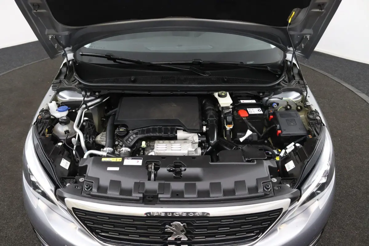 1.2 Allure*ECC*ACC*NAVI*CAM*CARPLAY*