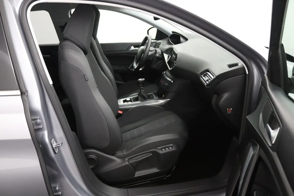 1.2 Allure*ECC*ACC*NAVI*CAM*CARPLAY*