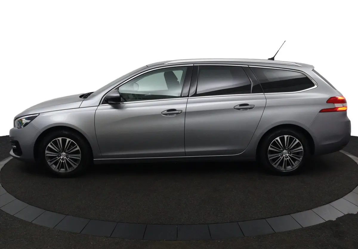 1.2 Allure*ECC*ACC*NAVI*CAM*CARPLAY*