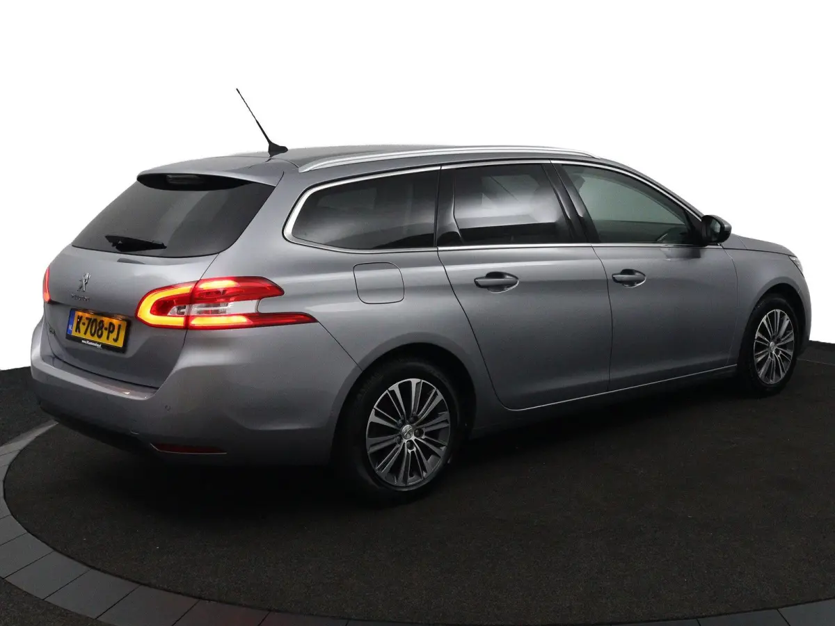 1.2 Allure*ECC*ACC*NAVI*CAM*CARPLAY*