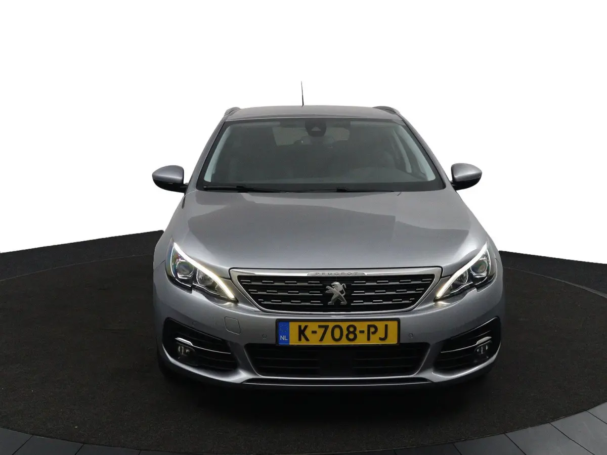 1.2 Allure*ECC*ACC*NAVI*CAM*CARPLAY*