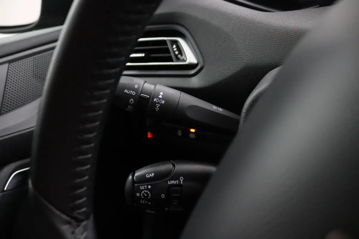 1.2 Allure*ECC*ACC*NAVI*CAM*CARPLAY*