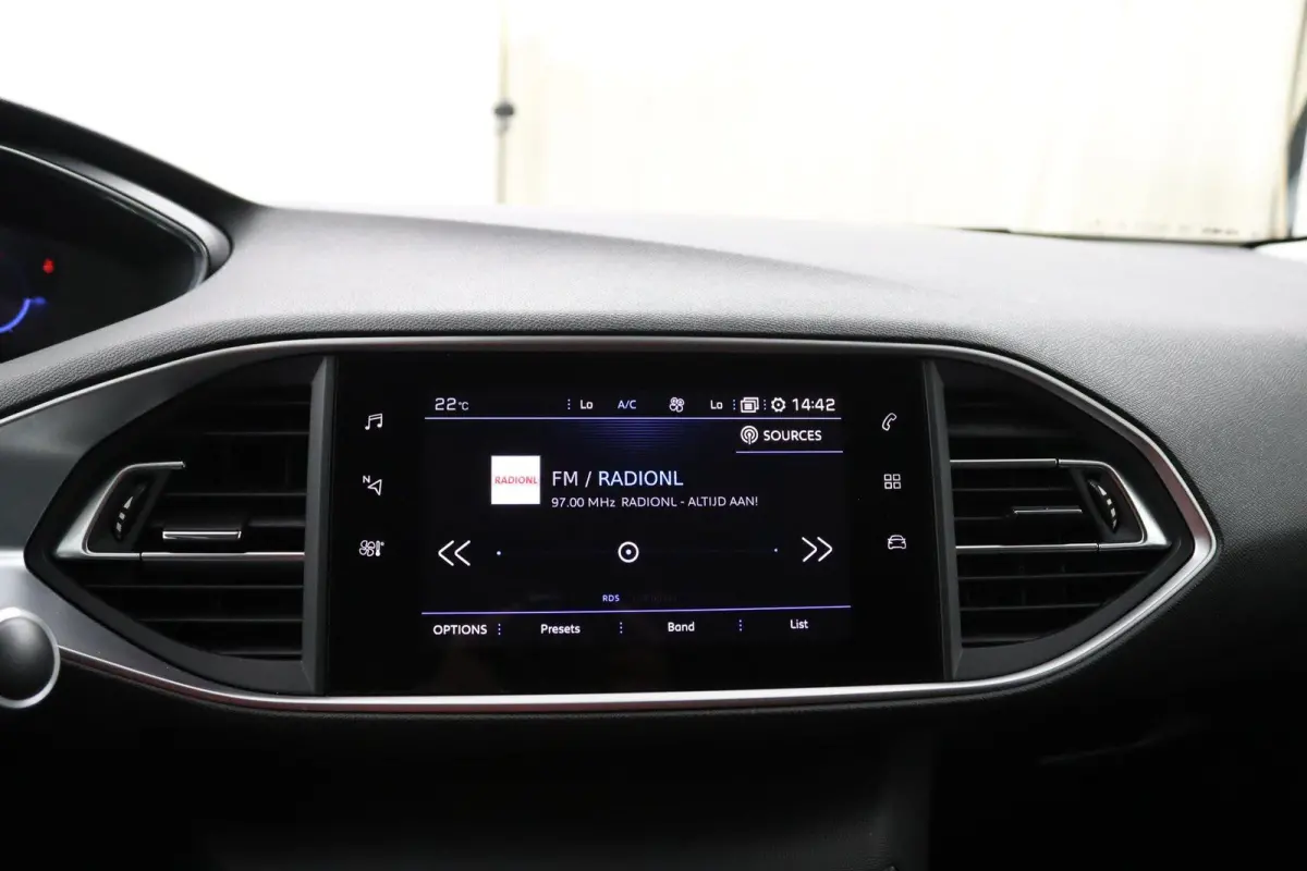 1.2 Allure*ECC*ACC*NAVI*CAM*CARPLAY*