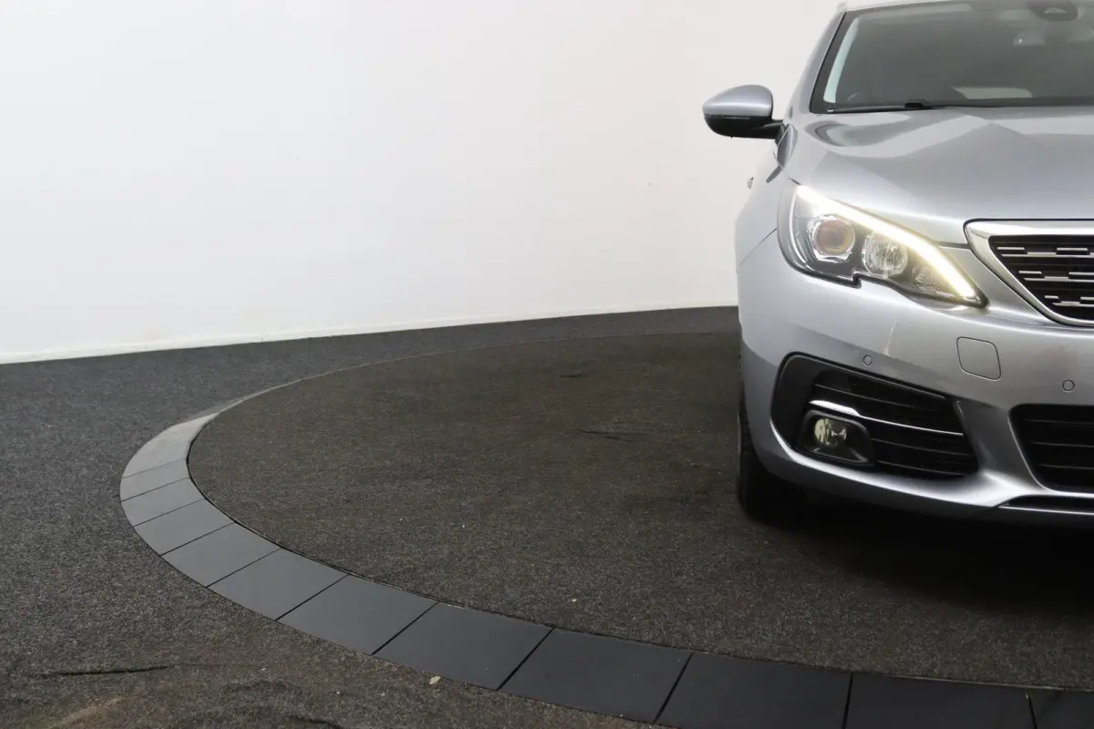 1.2 Allure*ECC*ACC*NAVI*CAM*CARPLAY*