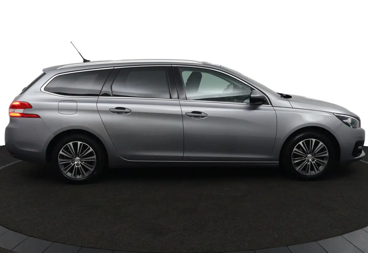 1.2 Allure*ECC*ACC*NAVI*CAM*CARPLAY*