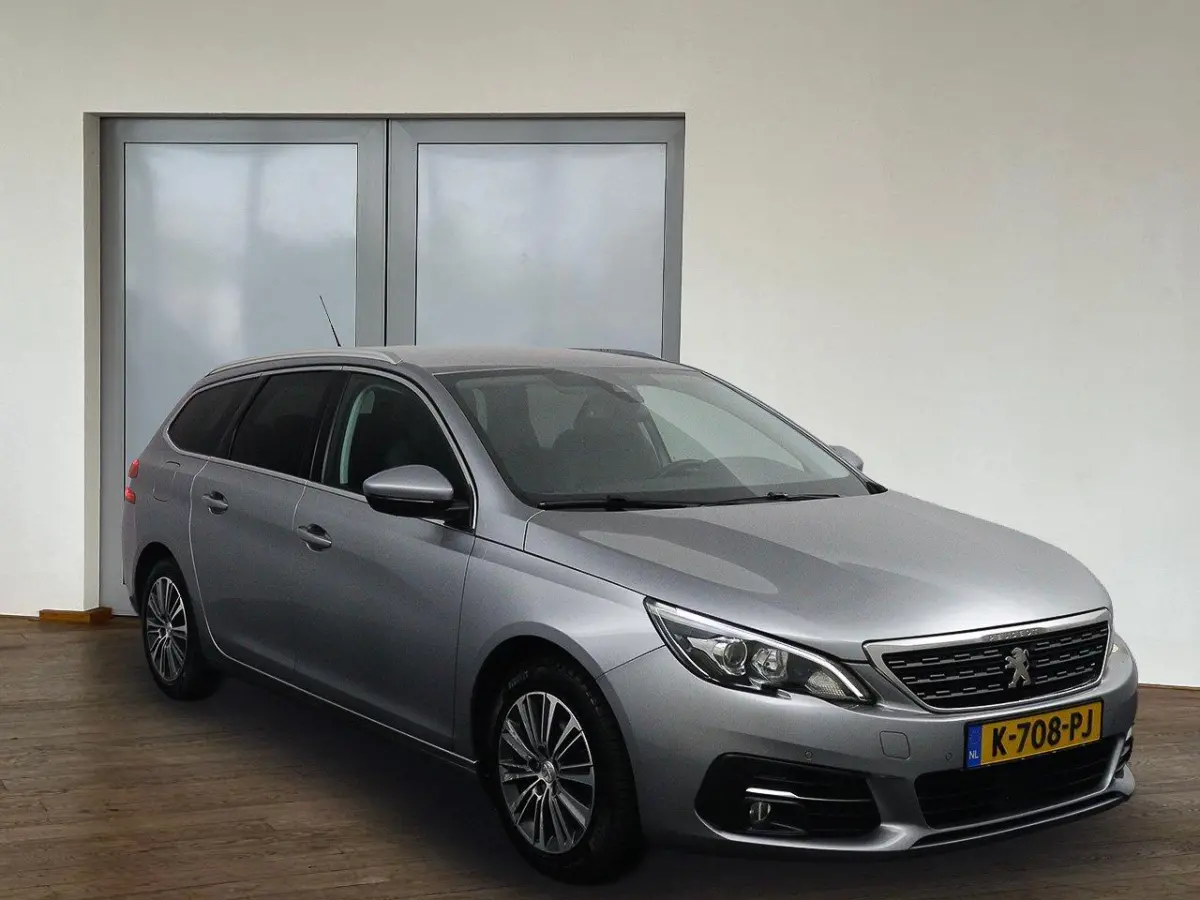 1.2 Allure*ECC*ACC*NAVI*CAM*CARPLAY*