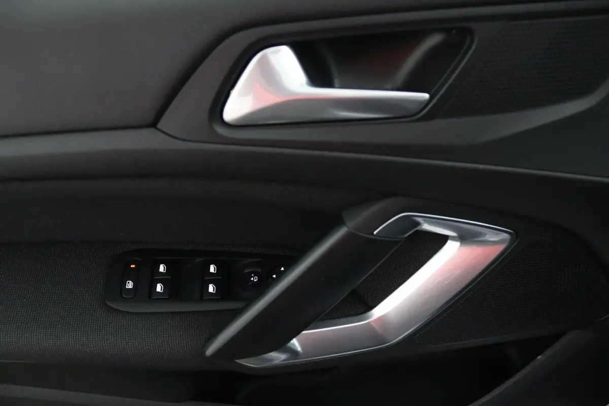 1.2 Allure*ECC*ACC*NAVI*CAM*CARPLAY*
