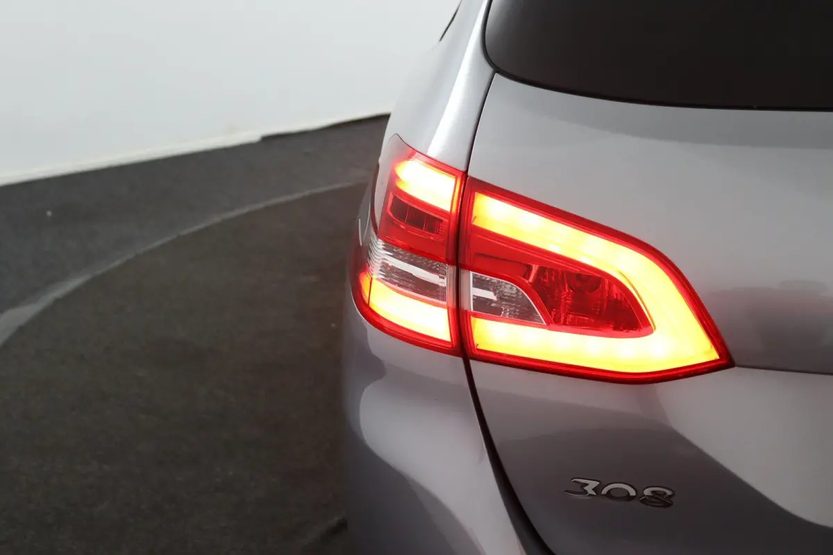 1.2 Allure*ECC*ACC*NAVI*CAM*CARPLAY*