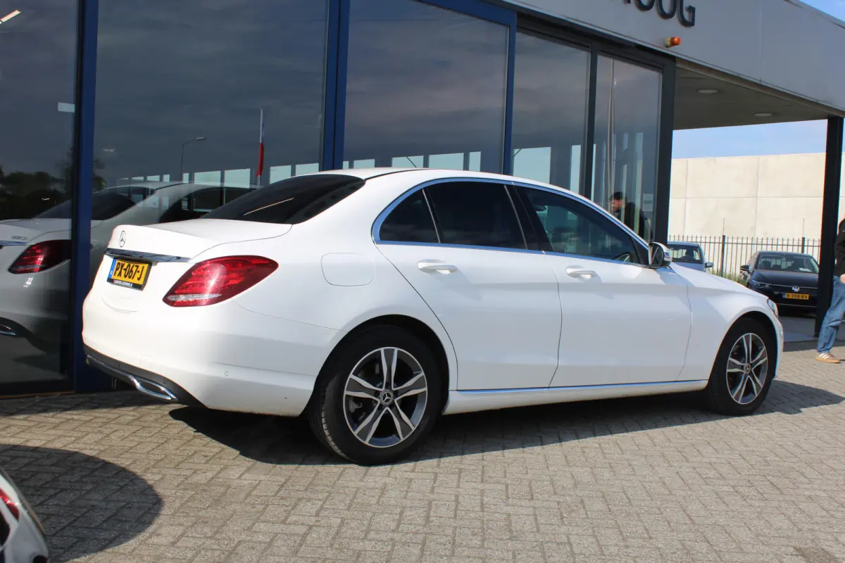180 AUT9 Avantgarde CAMERA NAVI TREKHAAK NL AUTO