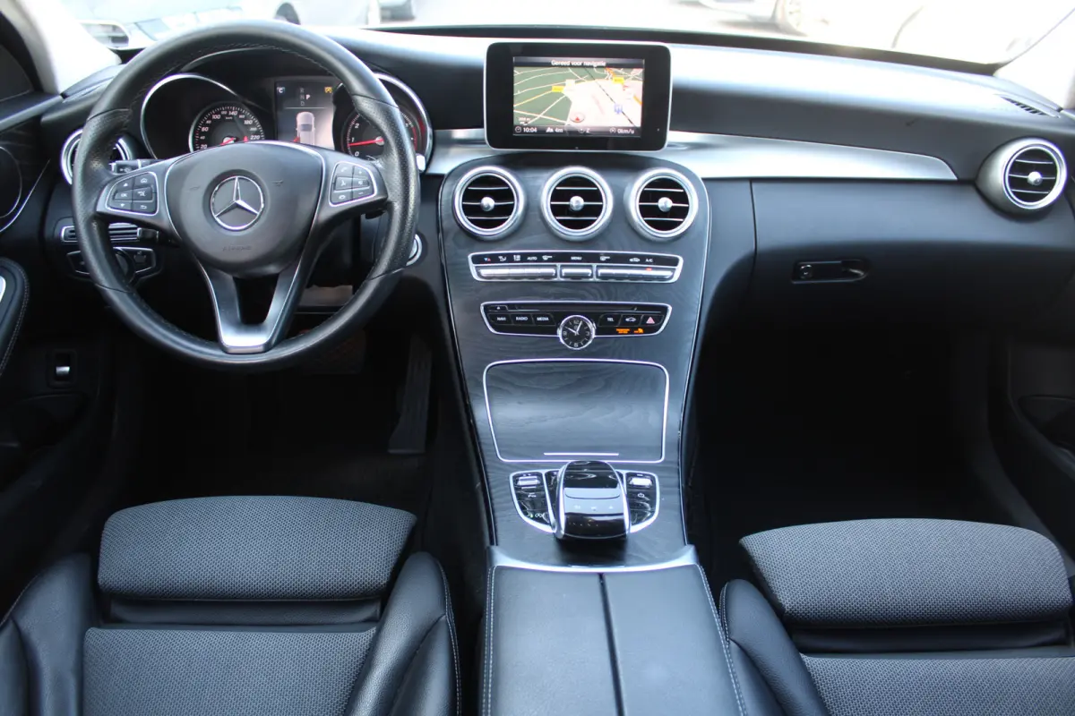 180 AUT9 Avantgarde CAMERA NAVI TREKHAAK NL AUTO