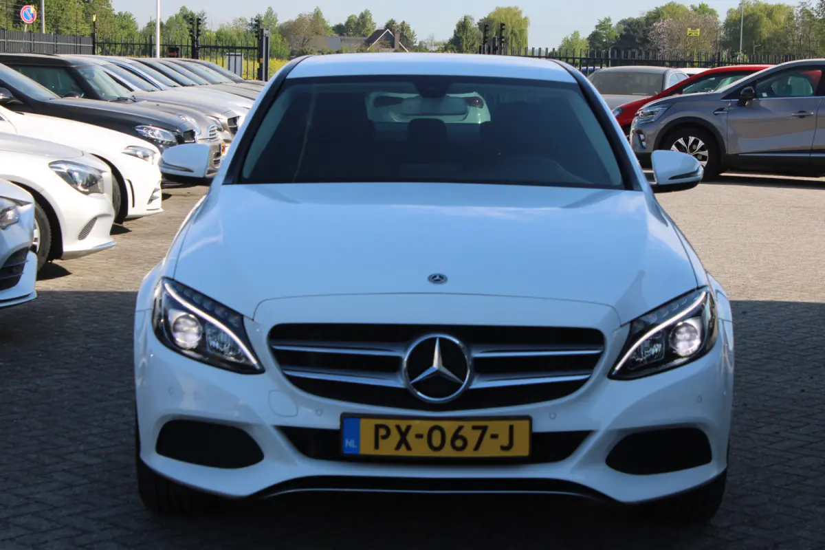 180 AUT9 Avantgarde CAMERA NAVI TREKHAAK NL AUTO
