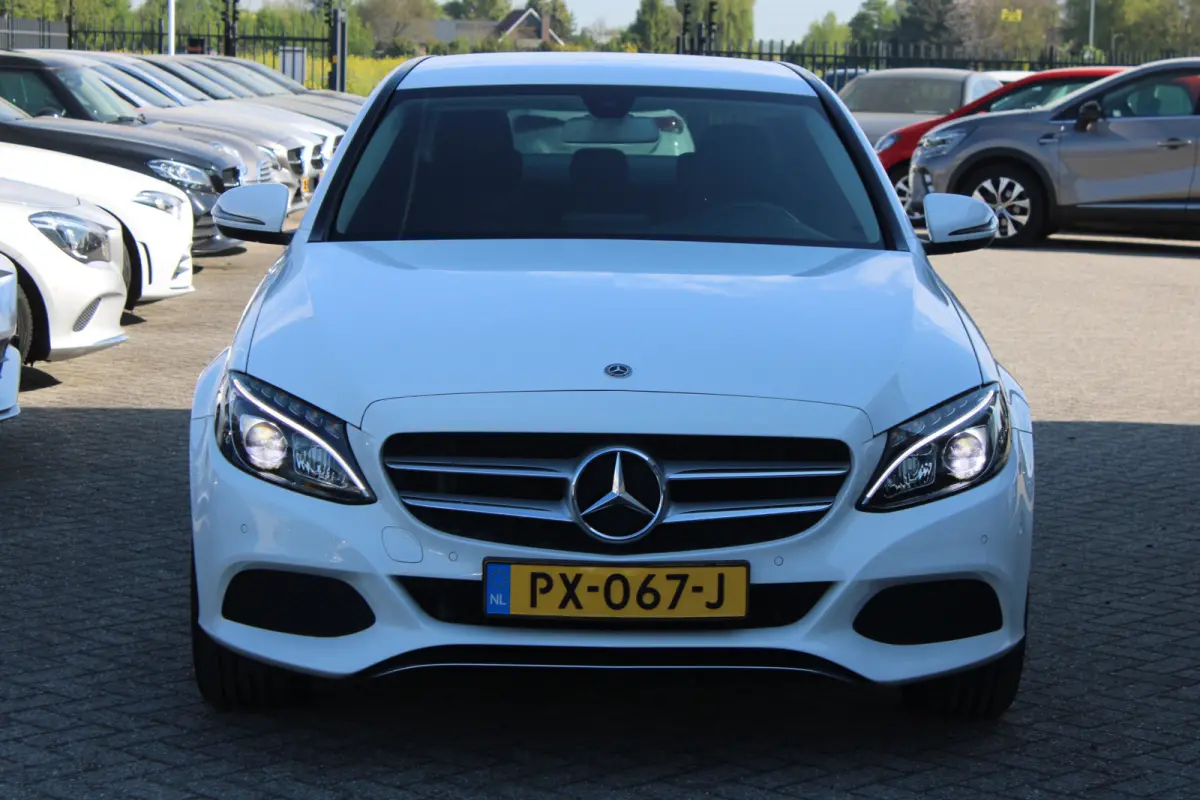 180 AUT9 Avantgarde CAMERA NAVI TREKHAAK NL AUTO
