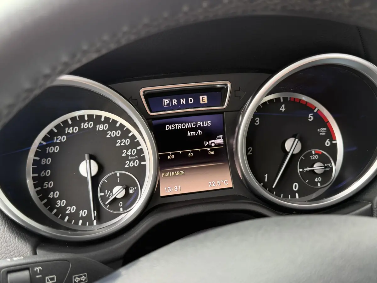 350 Bluetec Designo | Trekhaak | Distronic | HarmanKardon | LED | Camera | Sfeerverlichting | Dodehoekassistent | Schuifdak | Alcantara Hemel