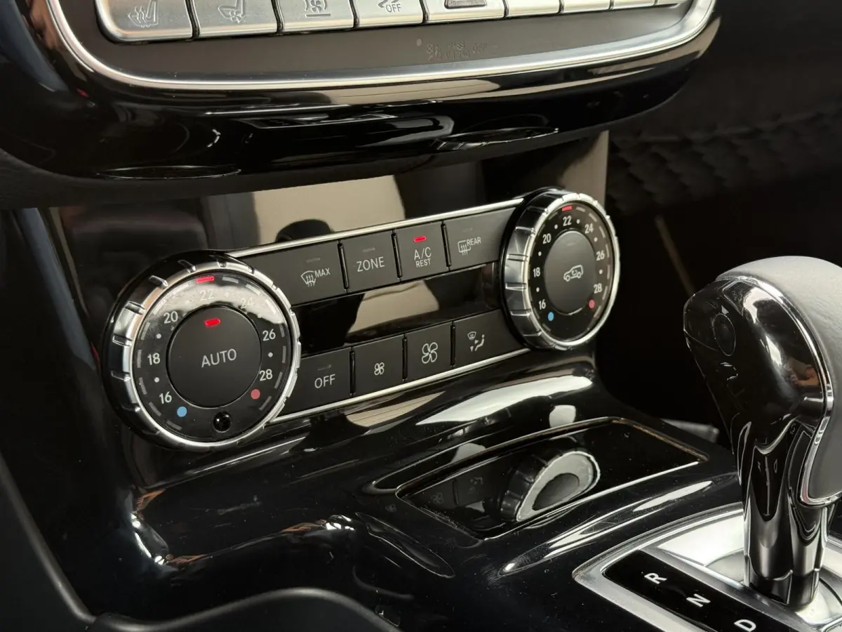 350 Bluetec Designo | Trekhaak | Distronic | HarmanKardon | LED | Camera | Sfeerverlichting | Dodehoekassistent | Schuifdak | Alcantara Hemel