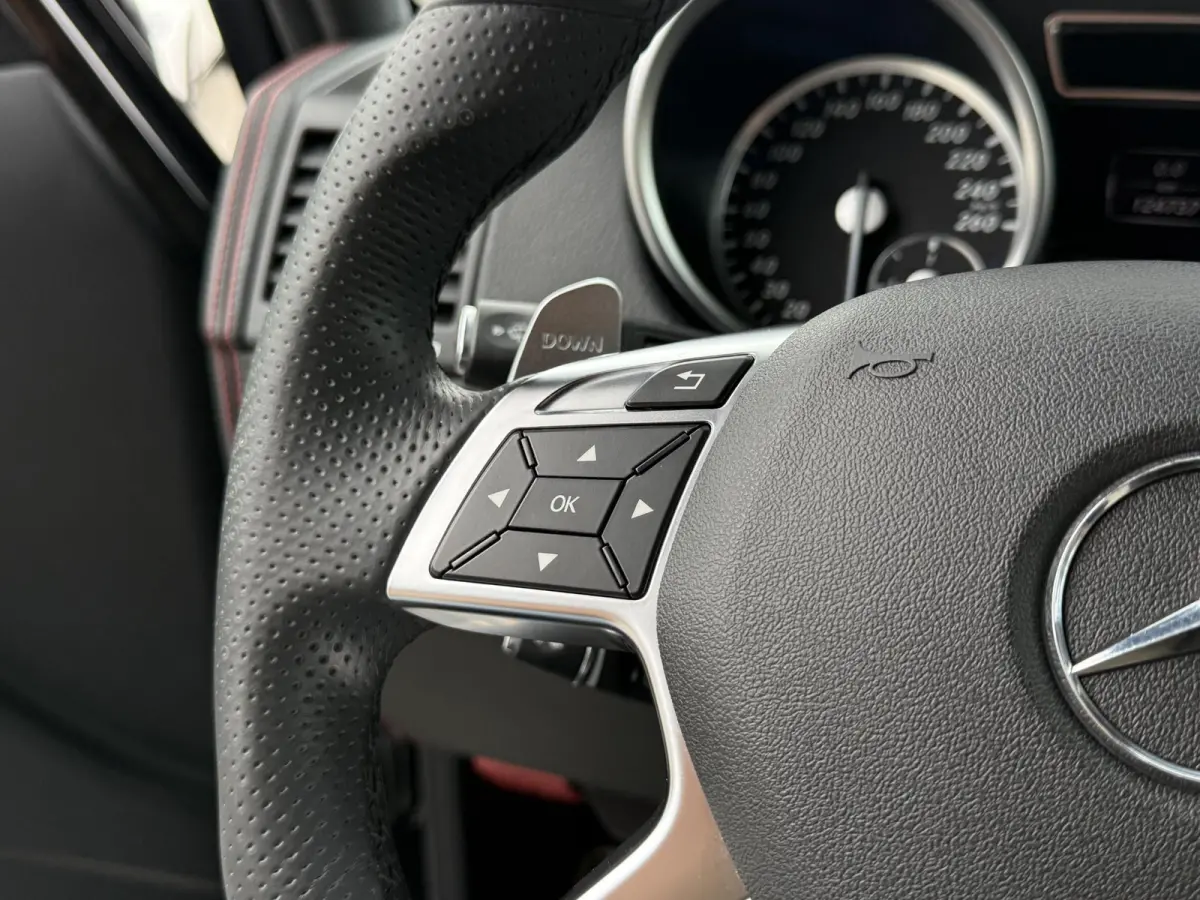 350 Bluetec Designo | Trekhaak | Distronic | HarmanKardon | LED | Camera | Sfeerverlichting | Dodehoekassistent | Schuifdak | Alcantara Hemel