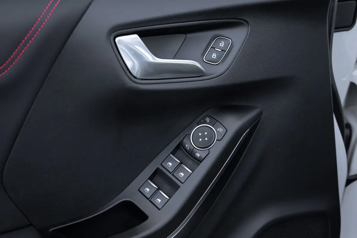 1.0 155pk EcoBoost ST-Line X | Panoramadak | Adaptieve cruise | B&O Audio | Winter-pack | Camera | Dodehoek detectie | 18 INCH