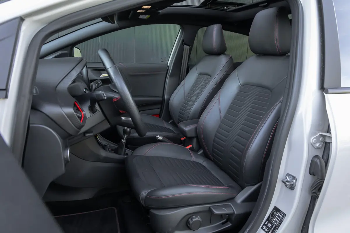 1.0 155pk EcoBoost ST-Line X | Panoramadak | Adaptieve cruise | B&O Audio | Winter-pack | Camera | Dodehoek detectie | 18 INCH