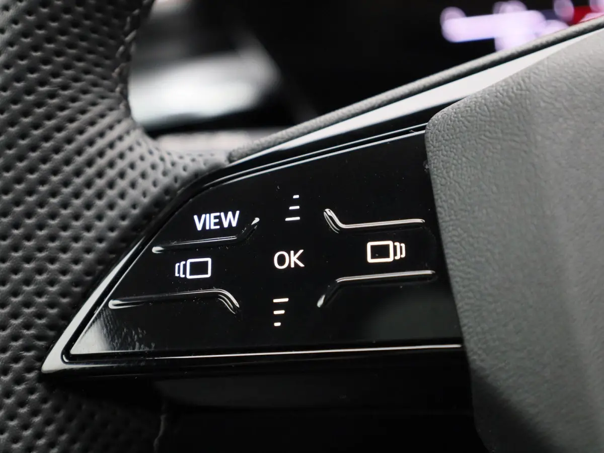 Avant 2.0 quattro S edition 299 PK | S-line | Automaat | 360 Camera | Panorama glasdak | Adaptive Cruise Control | Stoelverwarming | Virtual Cockpit | LED Matrix | Lichtmetalen velgen | Priv