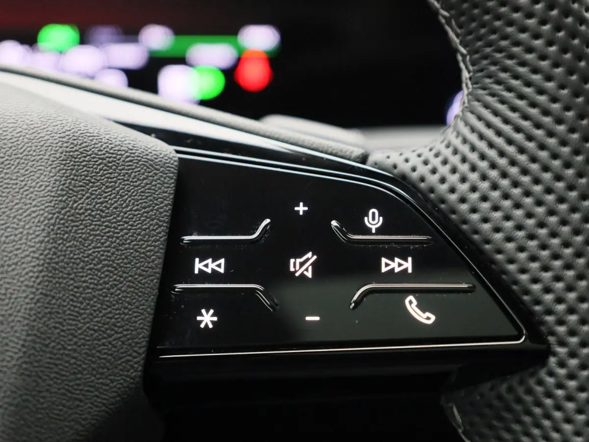 Avant 2.0 quattro S edition 299 PK | S-line | Automaat | 360 Camera | Panorama glasdak | Adaptive Cruise Control | Stoelverwarming | Virtual Cockpit | LED Matrix | Lichtmetalen velgen | Priv