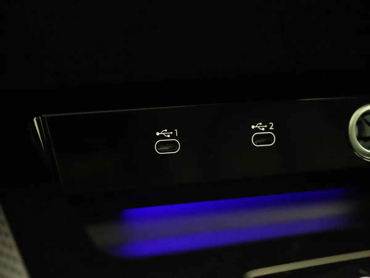Avant 2.0 quattro S edition 299 PK | S-line | Automaat | 360 Camera | Panorama glasdak | Adaptive Cruise Control | Stoelverwarming | Virtual Cockpit | LED Matrix | Lichtmetalen velgen | Priv