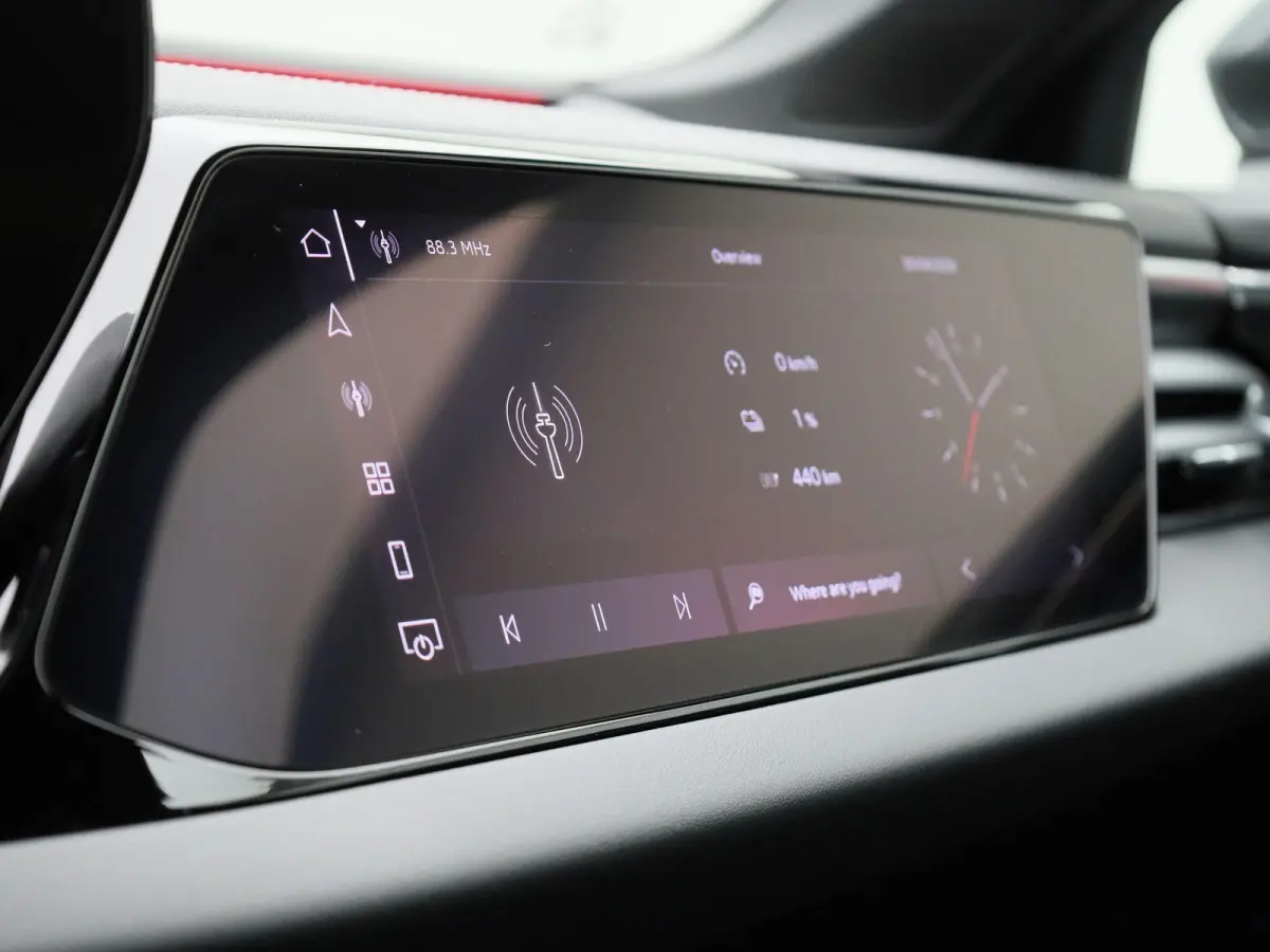 Avant 2.0 quattro S edition 299 PK | S-line | Automaat | 360 Camera | Panorama glasdak | Adaptive Cruise Control | Stoelverwarming | Virtual Cockpit | LED Matrix | Lichtmetalen velgen | Priv