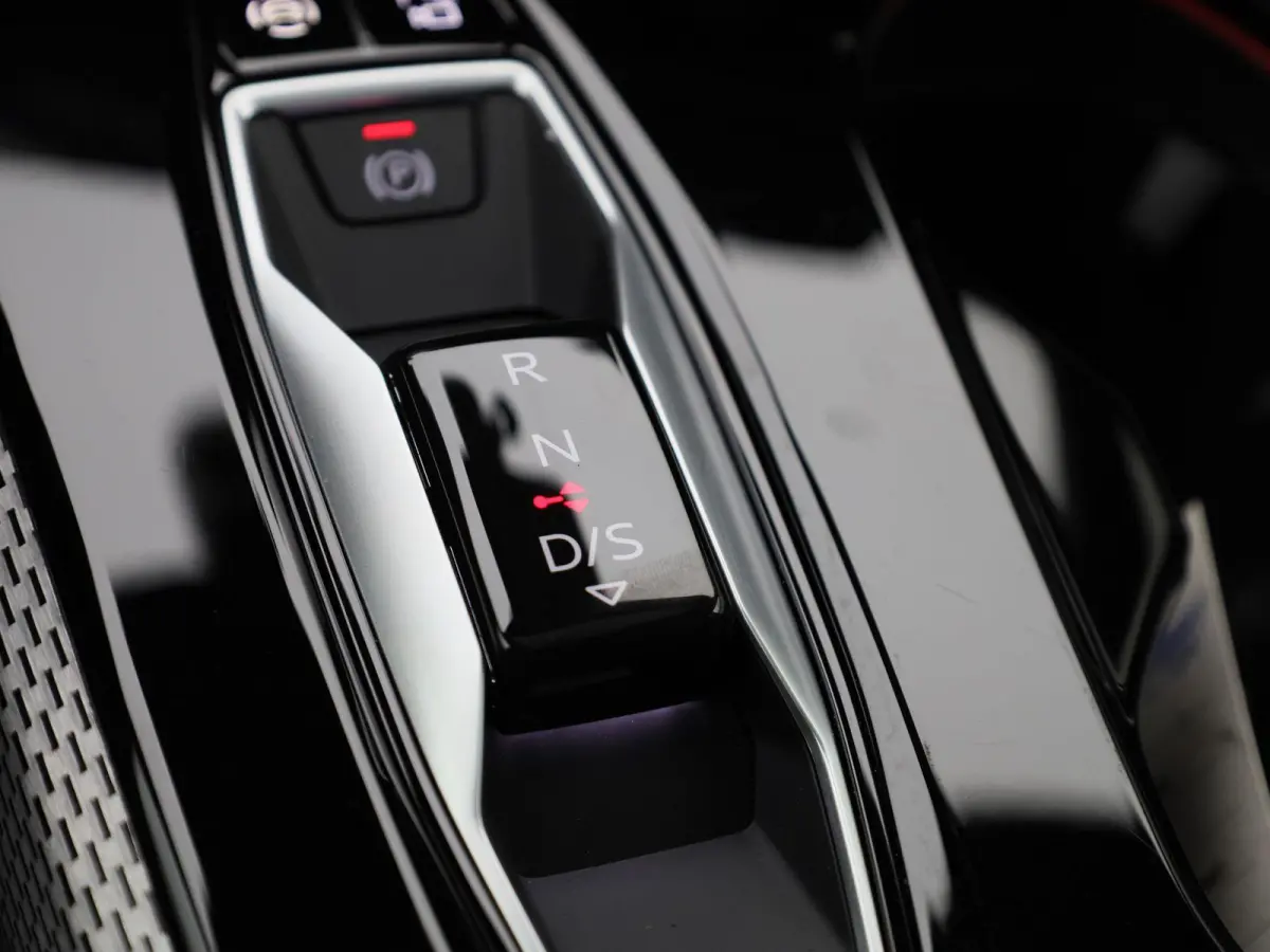 Avant 2.0 quattro S edition 299 PK | S-line | Automaat | 360 Camera | Panorama glasdak | Adaptive Cruise Control | Stoelverwarming | Virtual Cockpit | LED Matrix | Lichtmetalen velgen | Priv