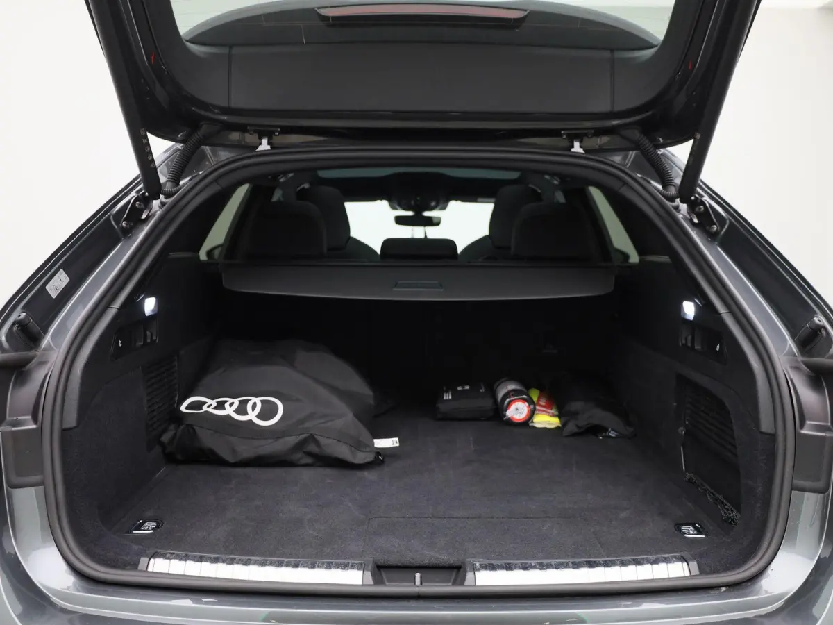 Avant 2.0 quattro S edition 299 PK | S-line | Automaat | 360 Camera | Panorama glasdak | Adaptive Cruise Control | Stoelverwarming | Virtual Cockpit | LED Matrix | Lichtmetalen velgen | Priv