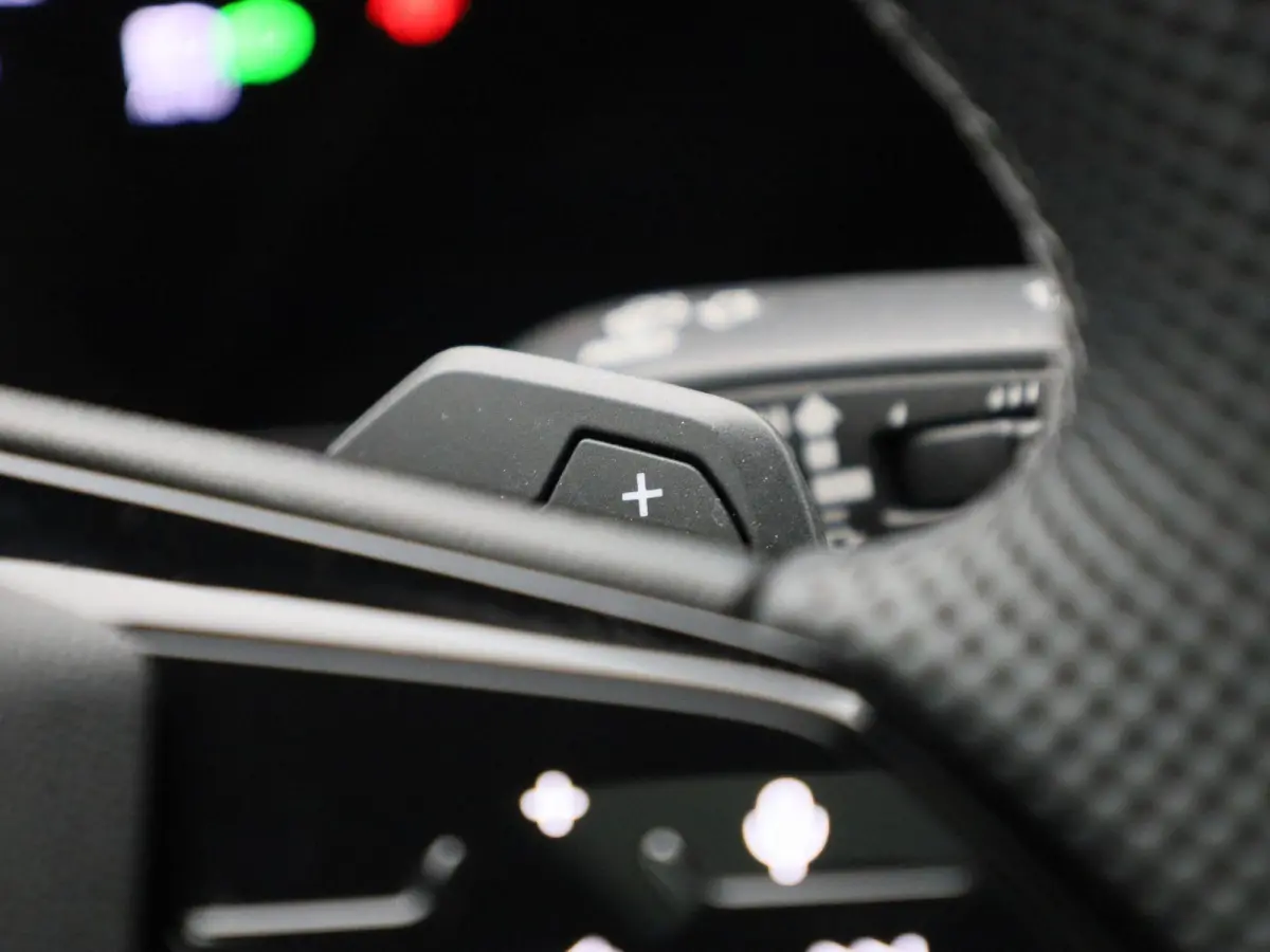 Avant 2.0 quattro S edition 299 PK | S-line | Automaat | 360 Camera | Panorama glasdak | Adaptive Cruise Control | Stoelverwarming | Virtual Cockpit | LED Matrix | Lichtmetalen velgen | Priv
