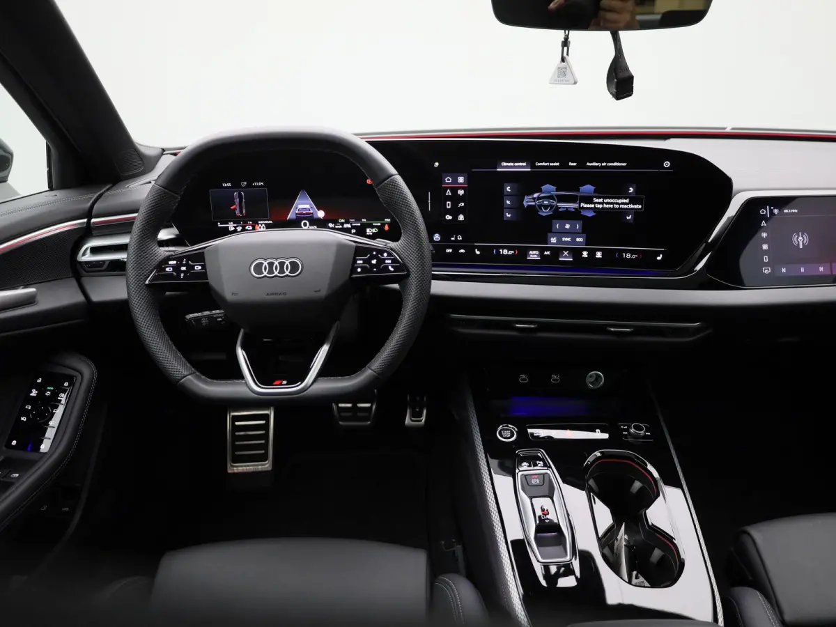 Avant 2.0 quattro S edition 299 PK | S-line | Automaat | 360 Camera | Panorama glasdak | Adaptive Cruise Control | Stoelverwarming | Virtual Cockpit | LED Matrix | Lichtmetalen velgen | Priv