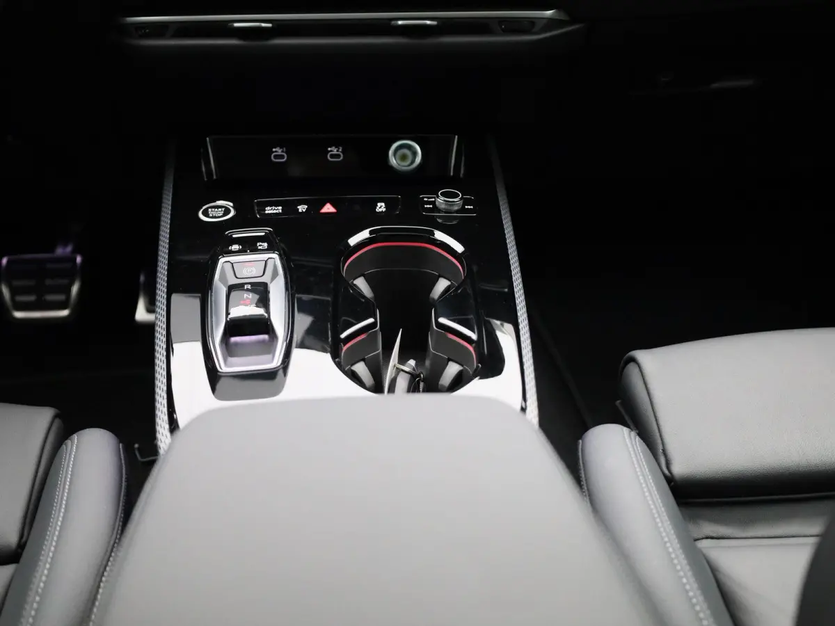 Avant 2.0 quattro S edition 299 PK | S-line | Automaat | 360 Camera | Panorama glasdak | Adaptive Cruise Control | Stoelverwarming | Virtual Cockpit | LED Matrix | Lichtmetalen velgen | Priv