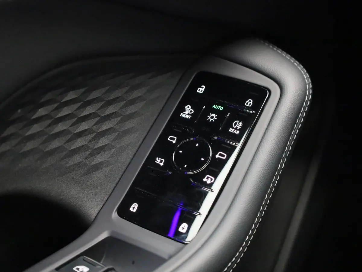 Avant 2.0 quattro S edition 299 PK | S-line | Automaat | 360 Camera | Panorama glasdak | Adaptive Cruise Control | Stoelverwarming | Virtual Cockpit | LED Matrix | Lichtmetalen velgen | Priv