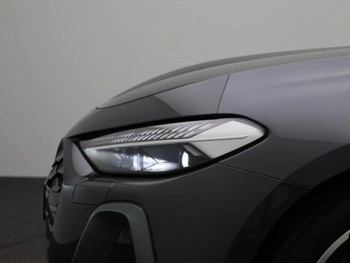 Avant 2.0 quattro S edition 299 PK | S-line | Automaat | 360 Camera | Panorama glasdak | Adaptive Cruise Control | Stoelverwarming | Virtual Cockpit | LED Matrix | Lichtmetalen velgen | Priv