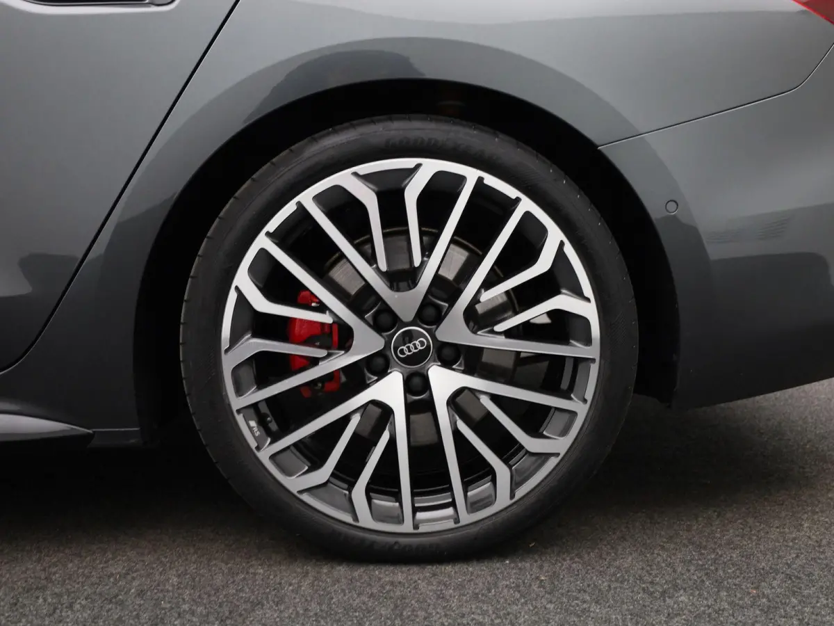Avant 2.0 quattro S edition 299 PK | S-line | Automaat | 360 Camera | Panorama glasdak | Adaptive Cruise Control | Stoelverwarming | Virtual Cockpit | LED Matrix | Lichtmetalen velgen | Priv