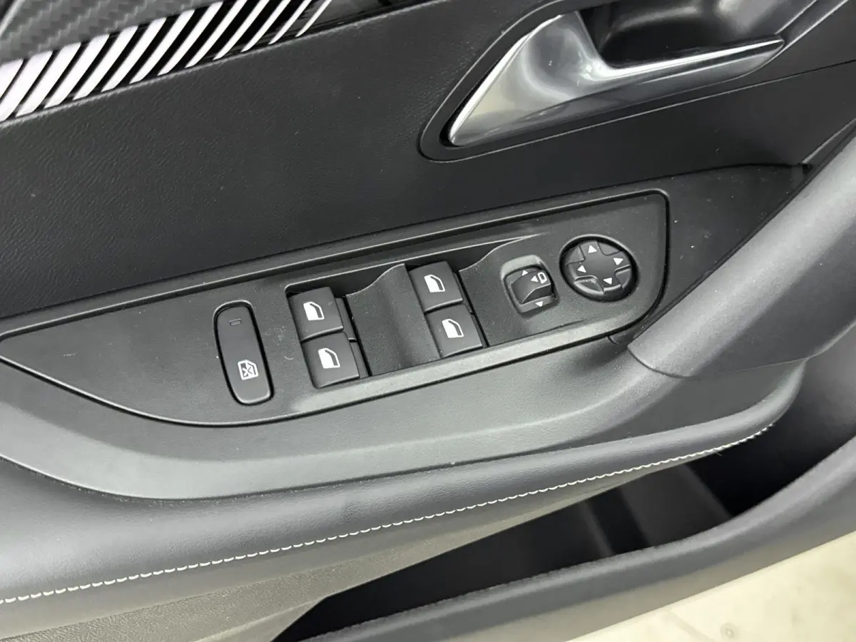 SUV EV 54 kWh 156 pk Allure Avantage | ACCU 98 % | Camera | Draadloos Carplay | Dodehoekbewaking | Navigatie | Parkeersensoren