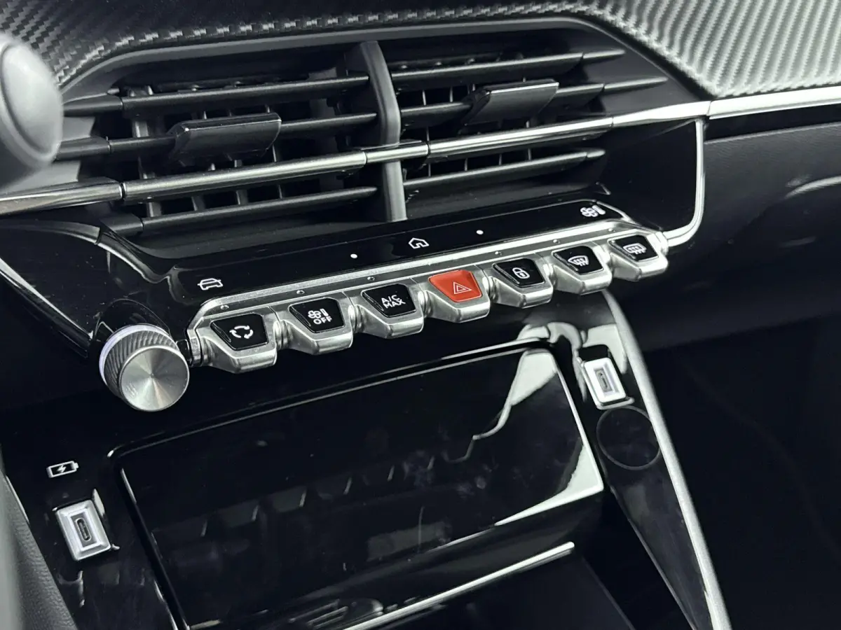 SUV EV 54 kWh 156 pk Allure Avantage | ACCU 98 % | Camera | Draadloos Carplay | Dodehoekbewaking | Navigatie | Parkeersensoren