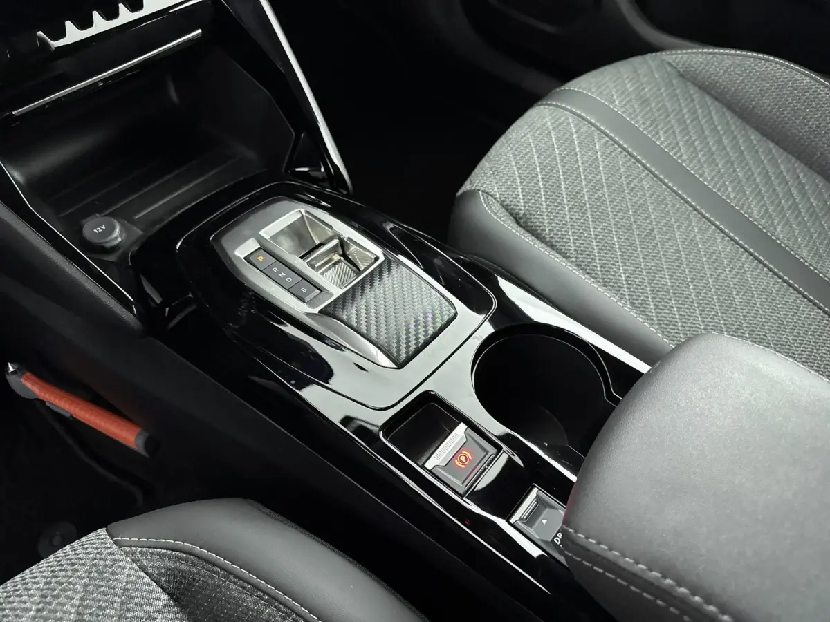 SUV EV 54 kWh 156 pk Allure Avantage | ACCU 98 % | Camera | Draadloos Carplay | Dodehoekbewaking | Navigatie | Parkeersensoren