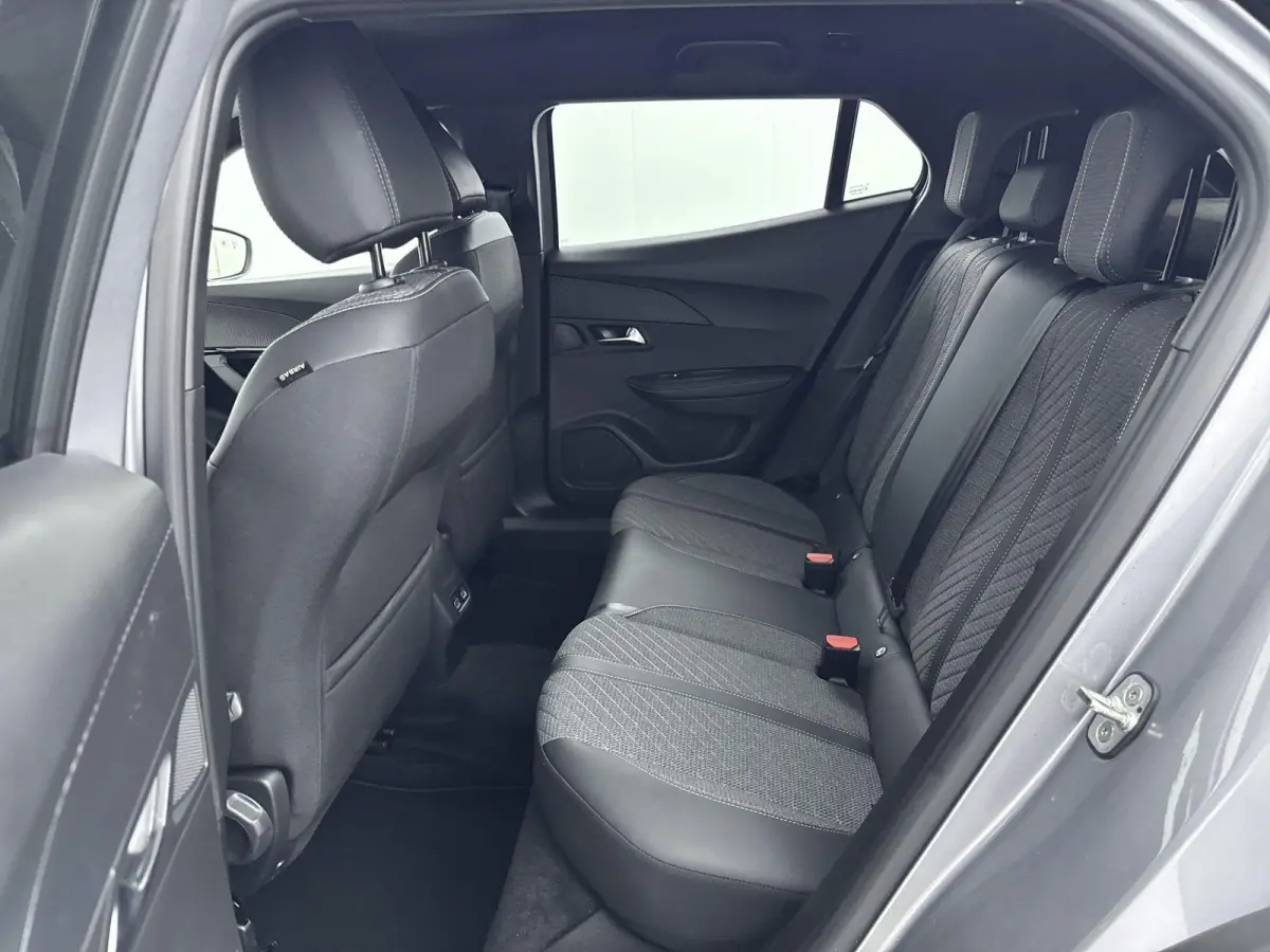 SUV EV 54 kWh 156 pk Allure Avantage | ACCU 98 % | Camera | Draadloos Carplay | Dodehoekbewaking | Navigatie | Parkeersensoren