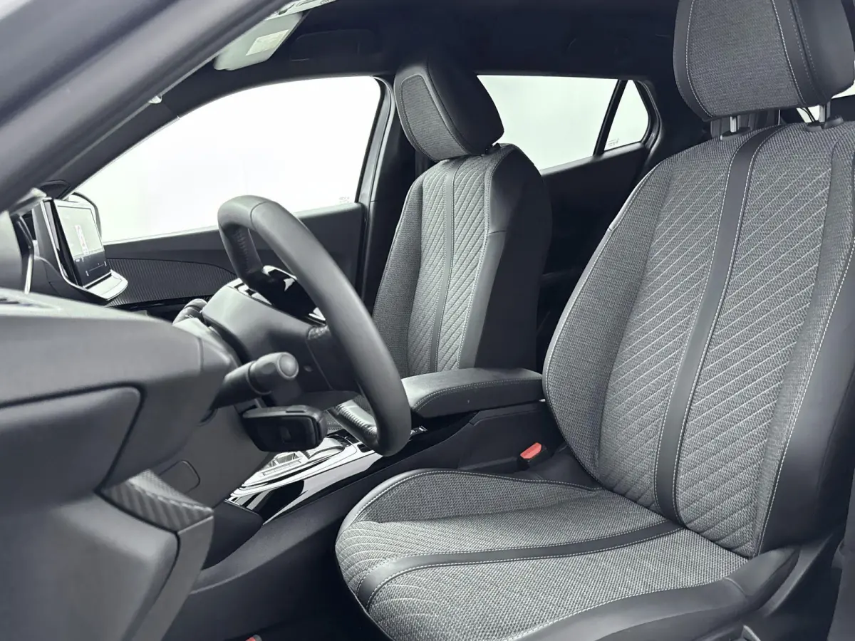 SUV EV 54 kWh 156 pk Allure Avantage | ACCU 98 % | Camera | Draadloos Carplay | Dodehoekbewaking | Navigatie | Parkeersensoren