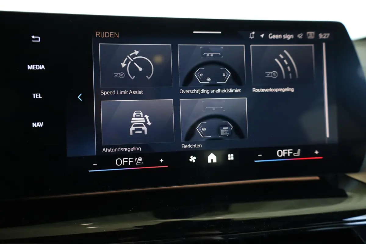 225e xDrive | M Sport Pro | Panoramadak | Head-Up Display | Harman/Kardon | Driving Assistant Plus