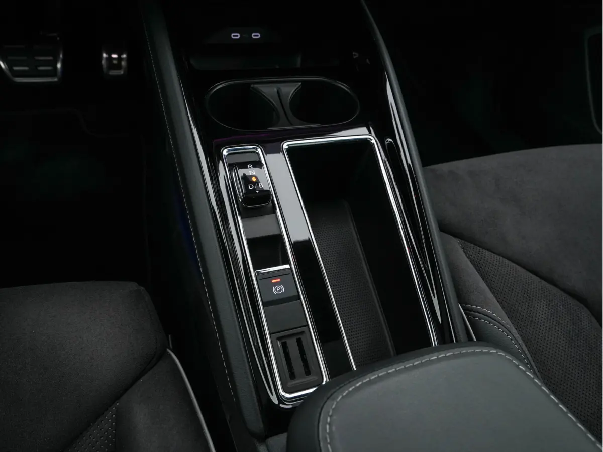 85 Sportline [ 3-Fase-11kW] {SoH-95%} (INCL-BTW) Aut. *PANO |  LEATHER-ALCANTARA | FULL-LED | BLINDSPOT | HEATED-SPORTSEATS | CAMERA | KEYLESS | PRIVACY-GLASS | ADAPTIVE-CRUISE | SHIFTPADDLE