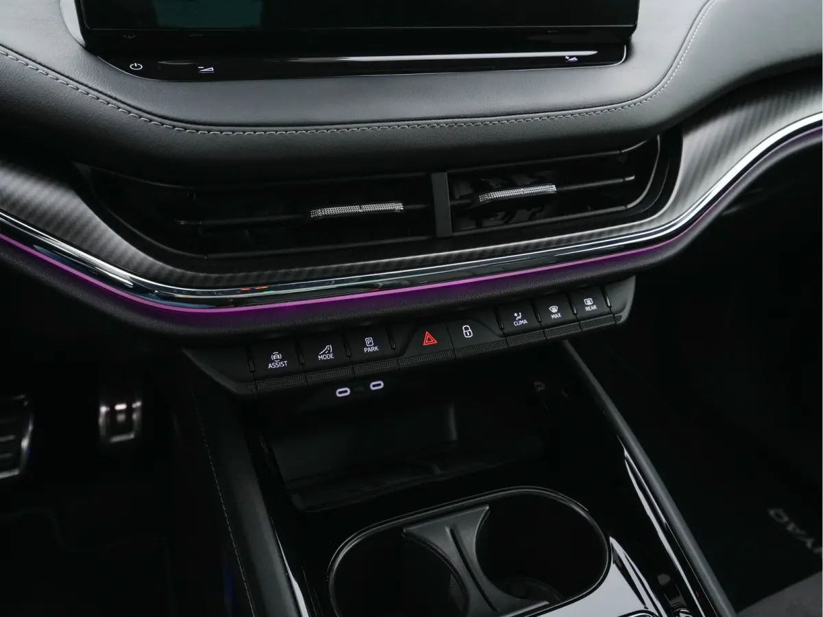 85 Sportline [ 3-Fase-11kW] {SoH-95%} (INCL-BTW) Aut. *PANO |  LEATHER-ALCANTARA | FULL-LED | BLINDSPOT | HEATED-SPORTSEATS | CAMERA | KEYLESS | PRIVACY-GLASS | ADAPTIVE-CRUISE | SHIFTPADDLE